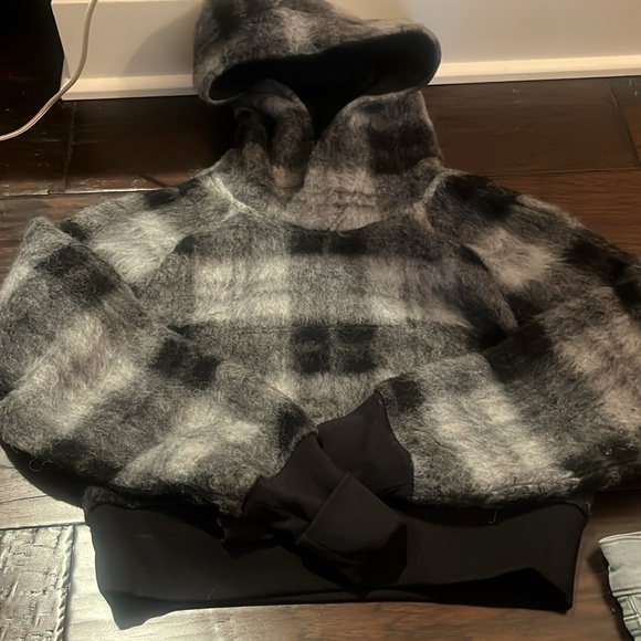 Worn once.  Twenty Montreal cropped wool blend hoodie - Picture 3 of 6